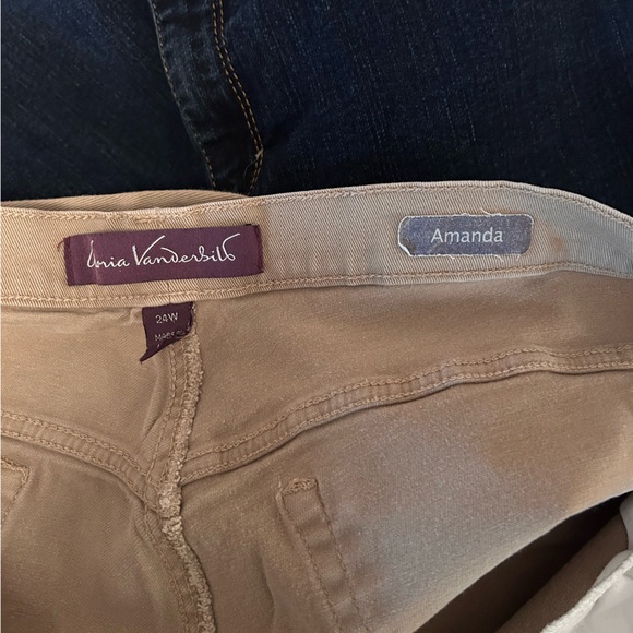 2 pair, women’s Gloria Vanderbilt jeans, size 24w short - Picture 2 of 4